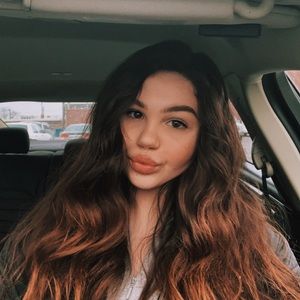 Meet your Posher, Alicia